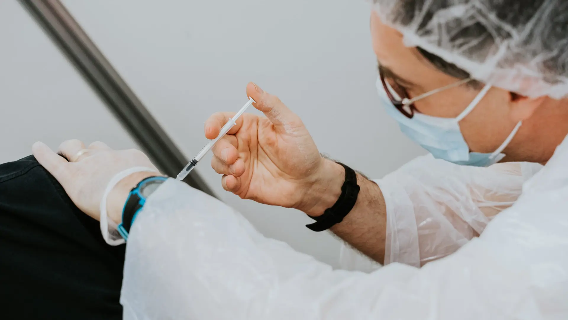 UK Employment Tribunal finds that dismissal of employee who refused to be vaccinated was justified